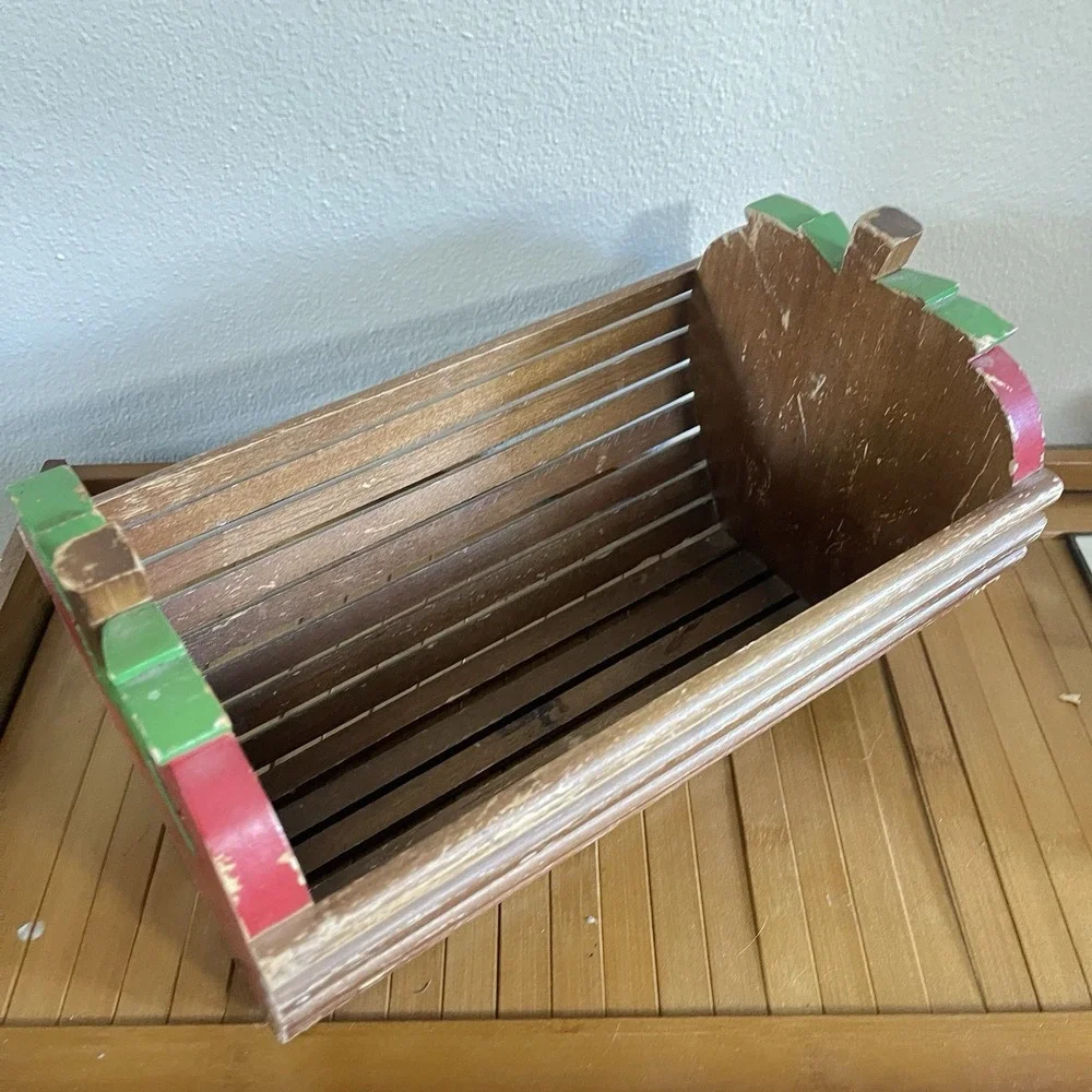 Vtg DECORATIVE SOLID WOODEN SLAT BASKET Stencil Strawberry Farmhouse Granny Eggs